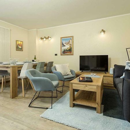 Apartment Ensa - Alpes Travel - Central Chamonix - Sleeps 4 Exteriör bild
