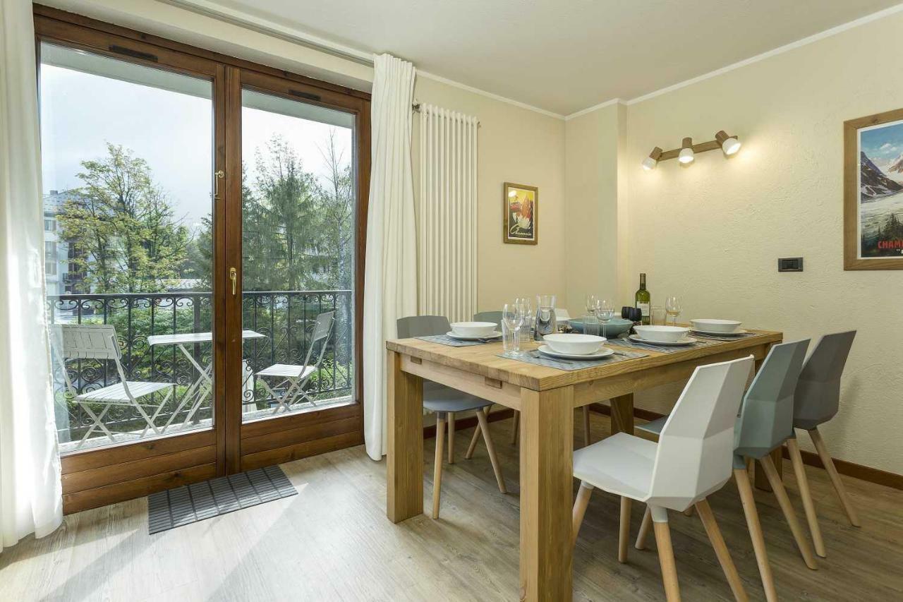 Apartment Ensa - Alpes Travel - Central Chamonix - Sleeps 4 Exteriör bild