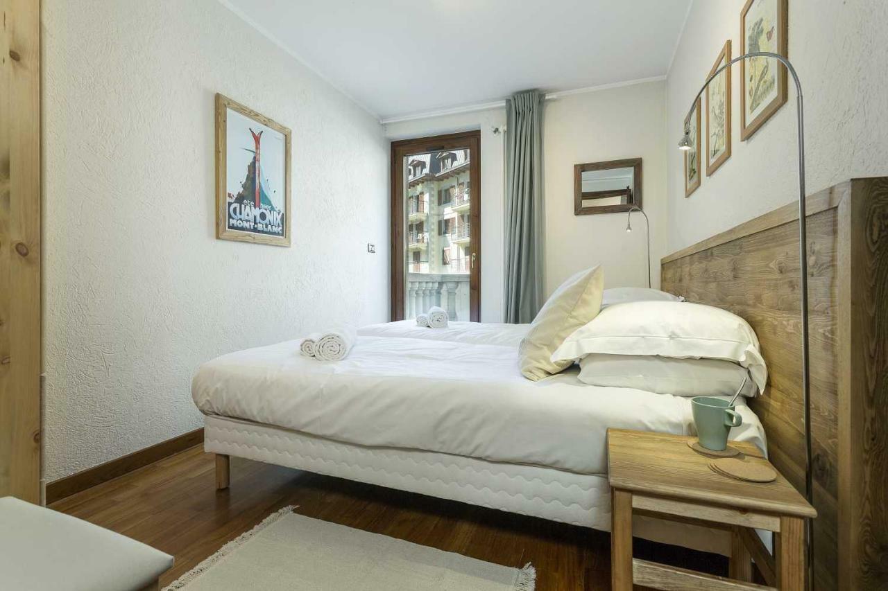 Apartment Ensa - Alpes Travel - Central Chamonix - Sleeps 4 Exteriör bild