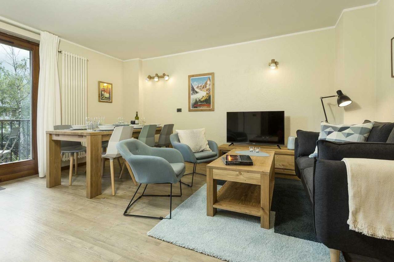 Apartment Ensa - Alpes Travel - Central Chamonix - Sleeps 4 Exteriör bild